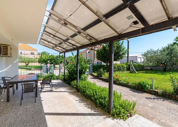 Skabrnja 79 With Outdoor Swimmingpool Vakantiehuis