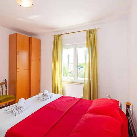 Pet Friendly In Skabrnja With Kitchen Holiday home *