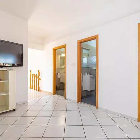Holiday home Pet Friendly In Skabrnja With Kitchen *