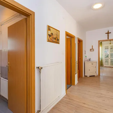 Pet Friendly In Skabrnja With Kitchen Holiday home *