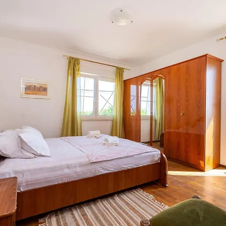 Holiday home Pet Friendly In Skabrnja With Kitchen *