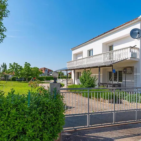 Skabrnja 79 With Outdoor Swimmingpool Galovac (Zadar)