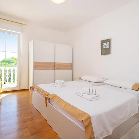 Pet Friendly In Skabrnja With Kitchen * Galovac (Zadar)