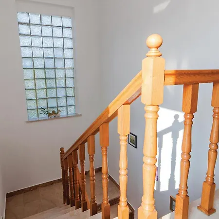 Pet Friendly In Skabrnja With Kitchen
