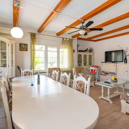 Holiday home Pet Friendly In Skabrnja With Kitchen