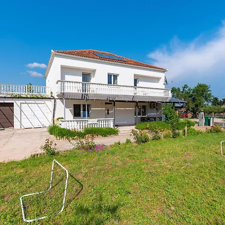 Pet Friendly In Skabrnja With Kitchen Holiday home *