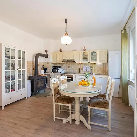 Holiday home Pet Friendly In Skabrnja With Kitchen *