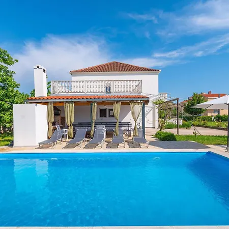 Pet Friendly In Skabrnja With Kitchen Holiday home Galovac (Zadar)