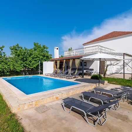 Skabrnja 79 With Outdoor Swimmingpool Skabrnje