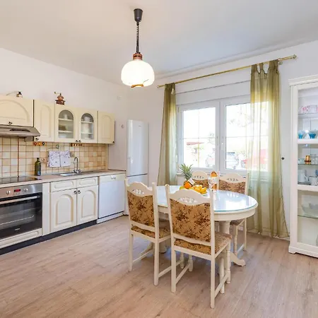 Pet Friendly In Skabrnja With Kitchen Holiday home