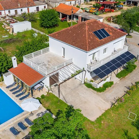 Holiday home Pet Friendly In Skabrnja With Kitchen *