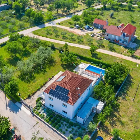 Σπίτι διακοπών Skabrnja 79 With Outdoor Swimmingpool Skabrnje