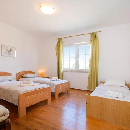 Holiday home Pet Friendly In Skabrnja With Kitchen *