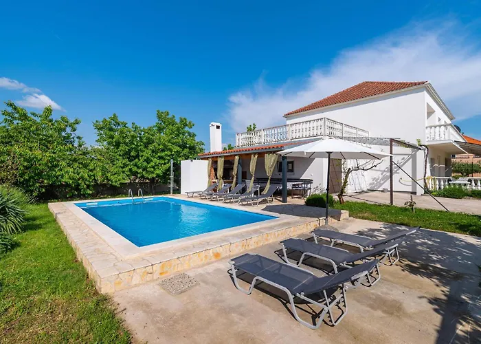 Skabrnja 79 With Outdoor Swimmingpool Skabrnje